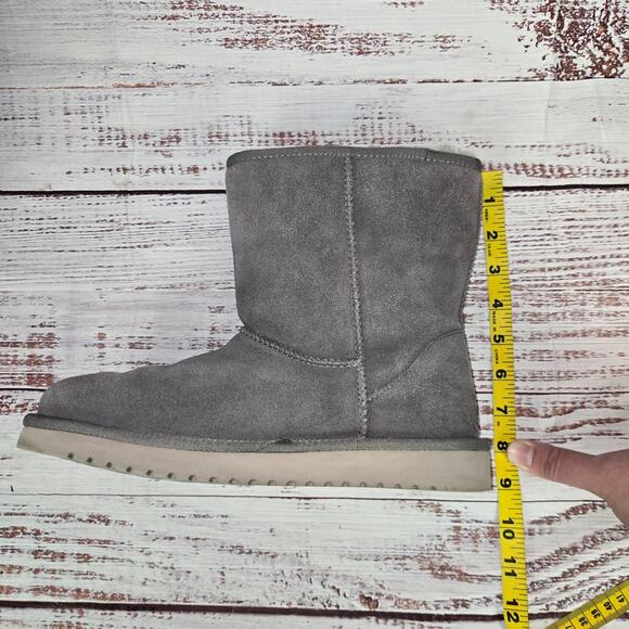 Koolaburra By UGG Womens Short Boots Gray Suede Size 9 Casual Cozy Warm Casual - Picture 8 of 9